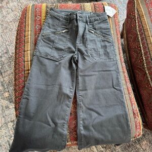 Kut from the cloth “the Meg” highrise wide leg petite black pants  size 00